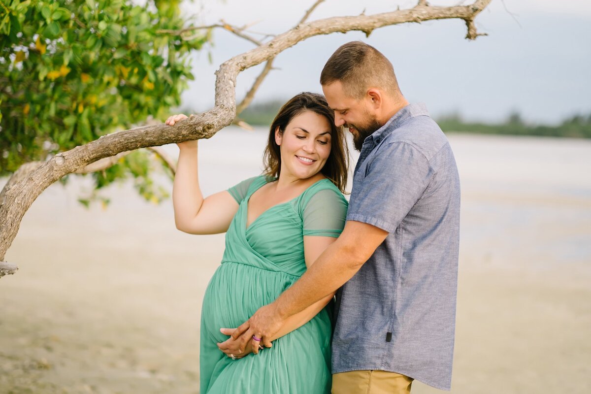 Niki & Ryan | South Tampa lifestyle maternity couple photographer ...